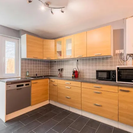 בית נופש House With Garden 6p 3br רובייש